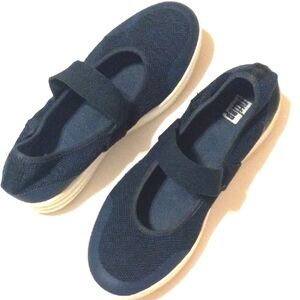 FITFLOP / Mary Jane Style / Size 8 / Navy Blue & White